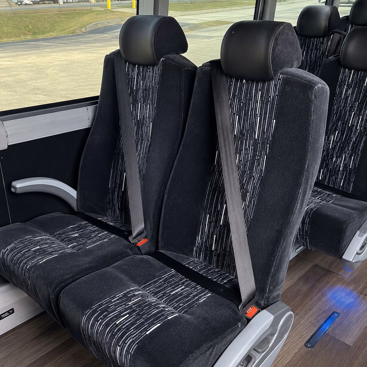 shuttle guests between kirkland s waterfront venues and local hotels with ease